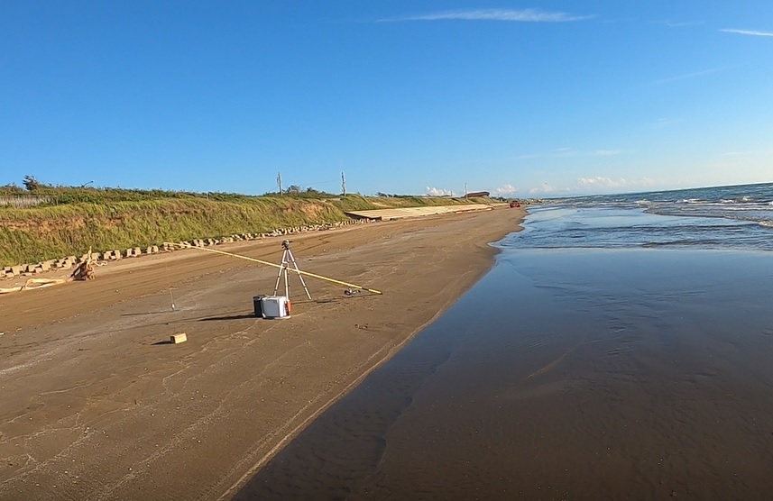 普通自動車が走行できる砂浜-石川県千里浜海岸