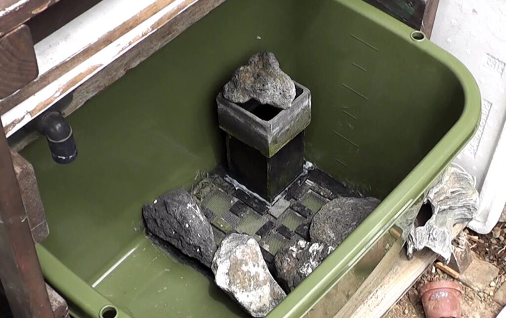 新設するメダカのビオトープに元々使用していた底面ろ過システムを流用する