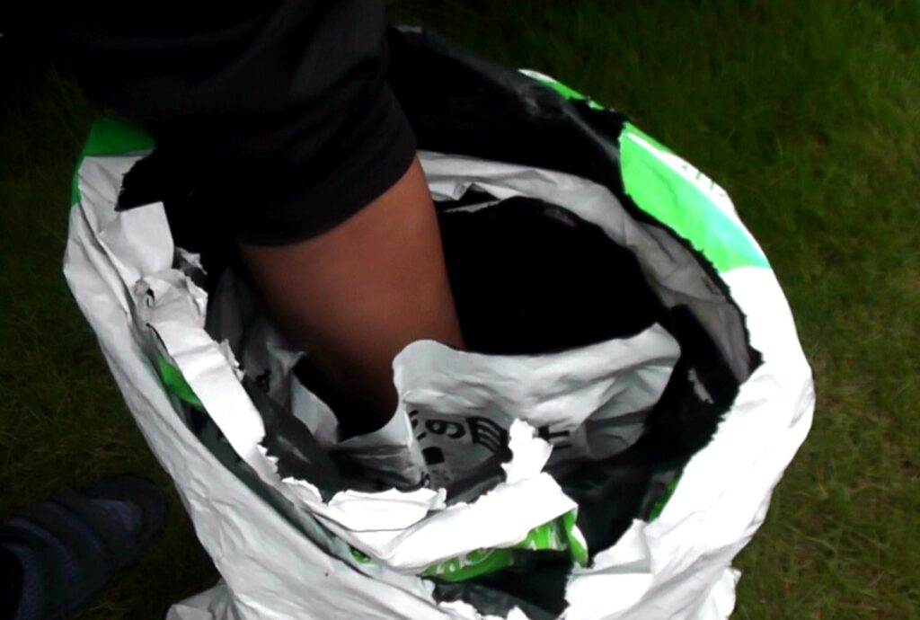 ネズミに狙われないよう園芸用の米ぬかは培養土の袋などを２重・３重・４重にして保管する